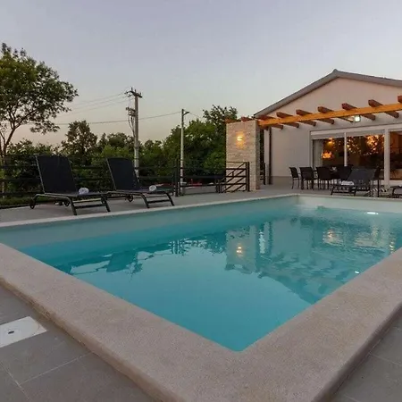 Foska With Private Atmosphere And Pool Villa