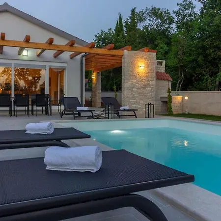 Foska With Private Atmosphere And Pool Pavicini