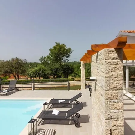 Villa Foska With Private Atmosphere And Pool