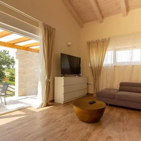 Foska With Private Atmosphere And Pool