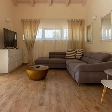Foska With Private Atmosphere And Pool