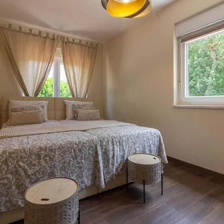 Villa Foska With Private Atmosphere And Pool Pavicini