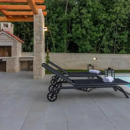 Foska With Private Atmosphere And Pool Pavicini