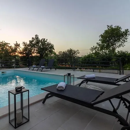 Foska With Private Atmosphere And Pool Villa