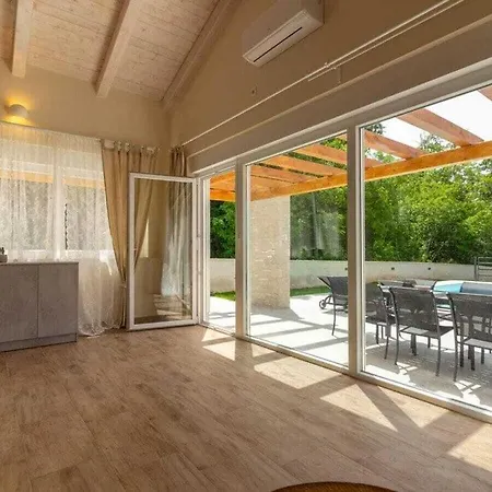 Villa Foska With Private Atmosphere And Pool