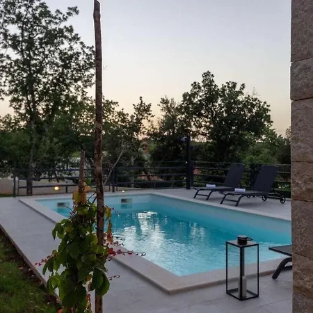 Villa Foska With Private Atmosphere And Pool Pavicini